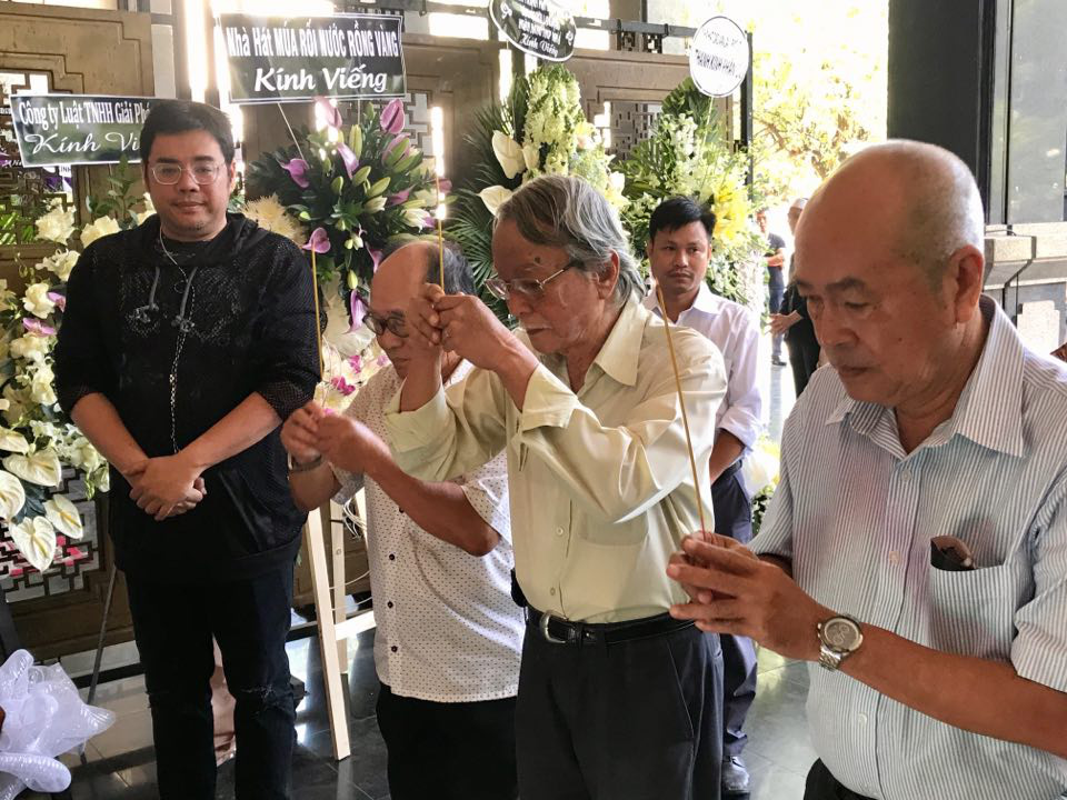 Tiễn đưa NSND Huỳnh Nga về nơi an nghỉ cuối c&ugrave;ng - Ảnh 16.