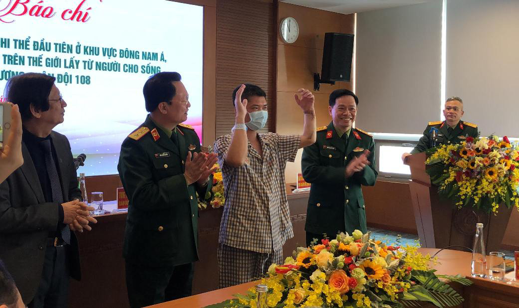 Việt Nam thực hiện th&agrave;nh c&ocirc;ng ca gh&eacute;p chi thể đầu ti&ecirc;n tr&ecirc;n thế giới từ người hiến sống - Ảnh 12.