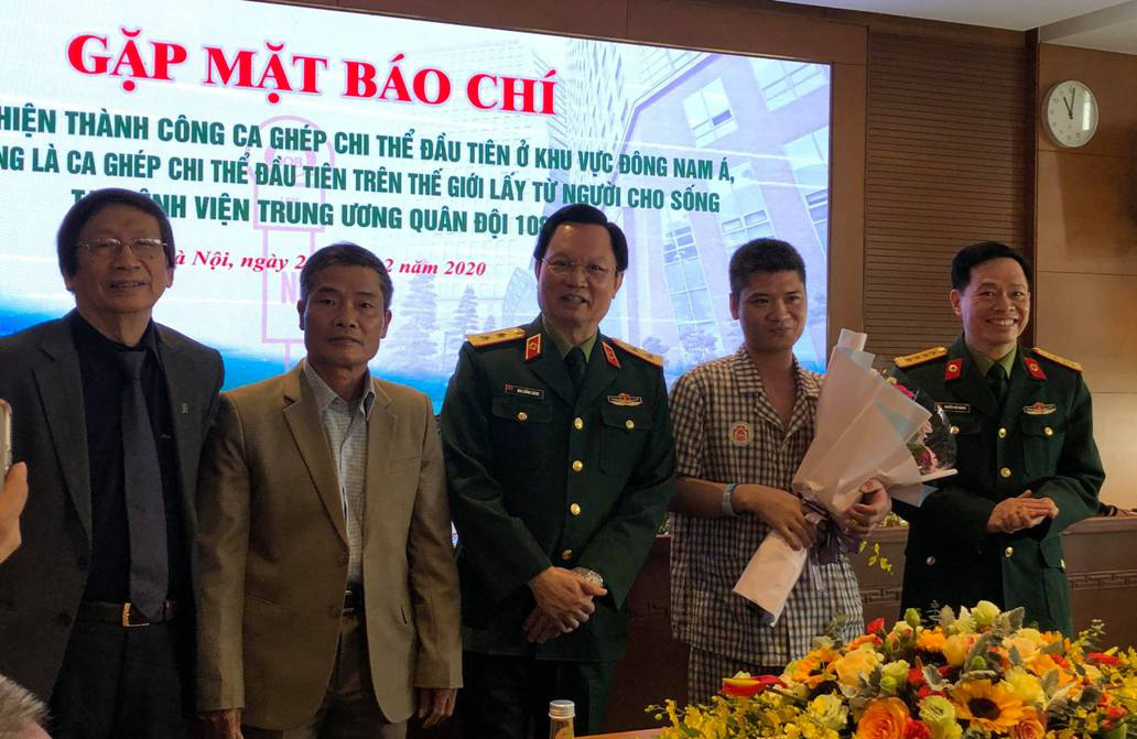 Việt Nam thực hiện th&agrave;nh c&ocirc;ng ca gh&eacute;p chi thể đầu ti&ecirc;n tr&ecirc;n thế giới từ người hiến sống - Ảnh 13.