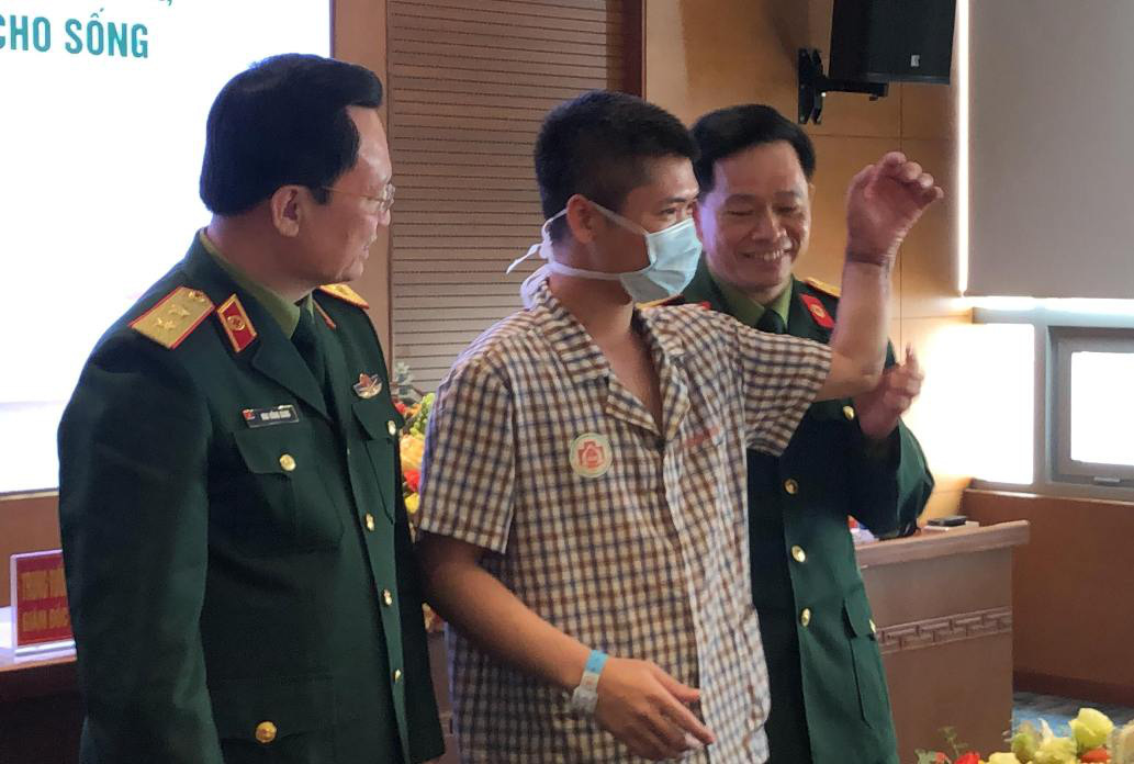 Việt Nam thực hiện th&agrave;nh c&ocirc;ng ca gh&eacute;p chi thể đầu ti&ecirc;n tr&ecirc;n thế giới từ người hiến sống - Ảnh 14.