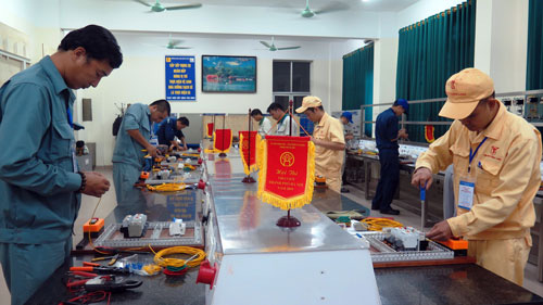 Hà Nội: Tôn vinh công nhân trực tiếp sản xuất