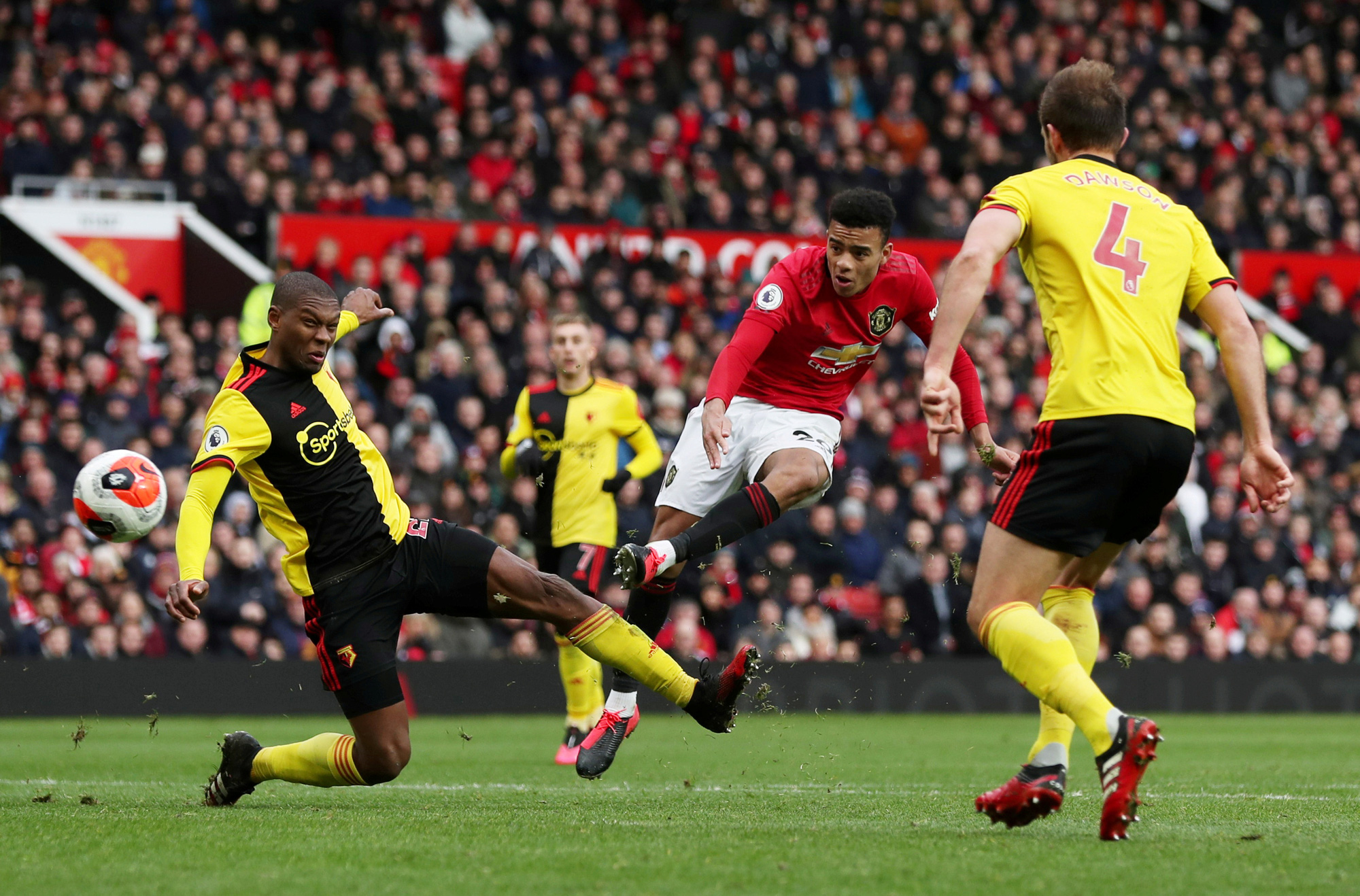 Tân binh Fernandes rực sáng, Man United bay vào Top 5 - Ảnh 7.