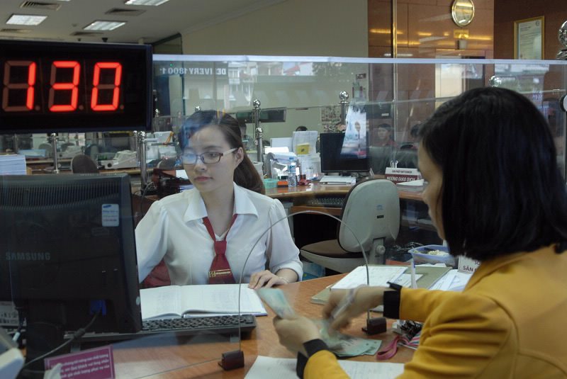 Ảnh hưởng Covid-19, ngân hàng miễn giảm lãi phải trả từ ngày 23-1 đến 31-3
