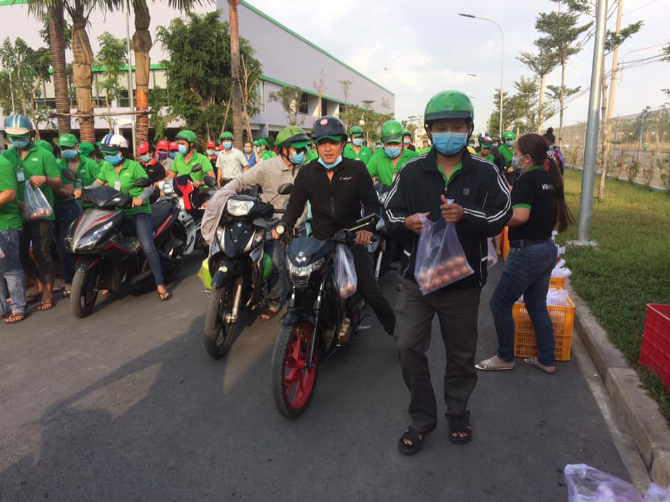 Tặng 19.000 trứng gà cho công nhân