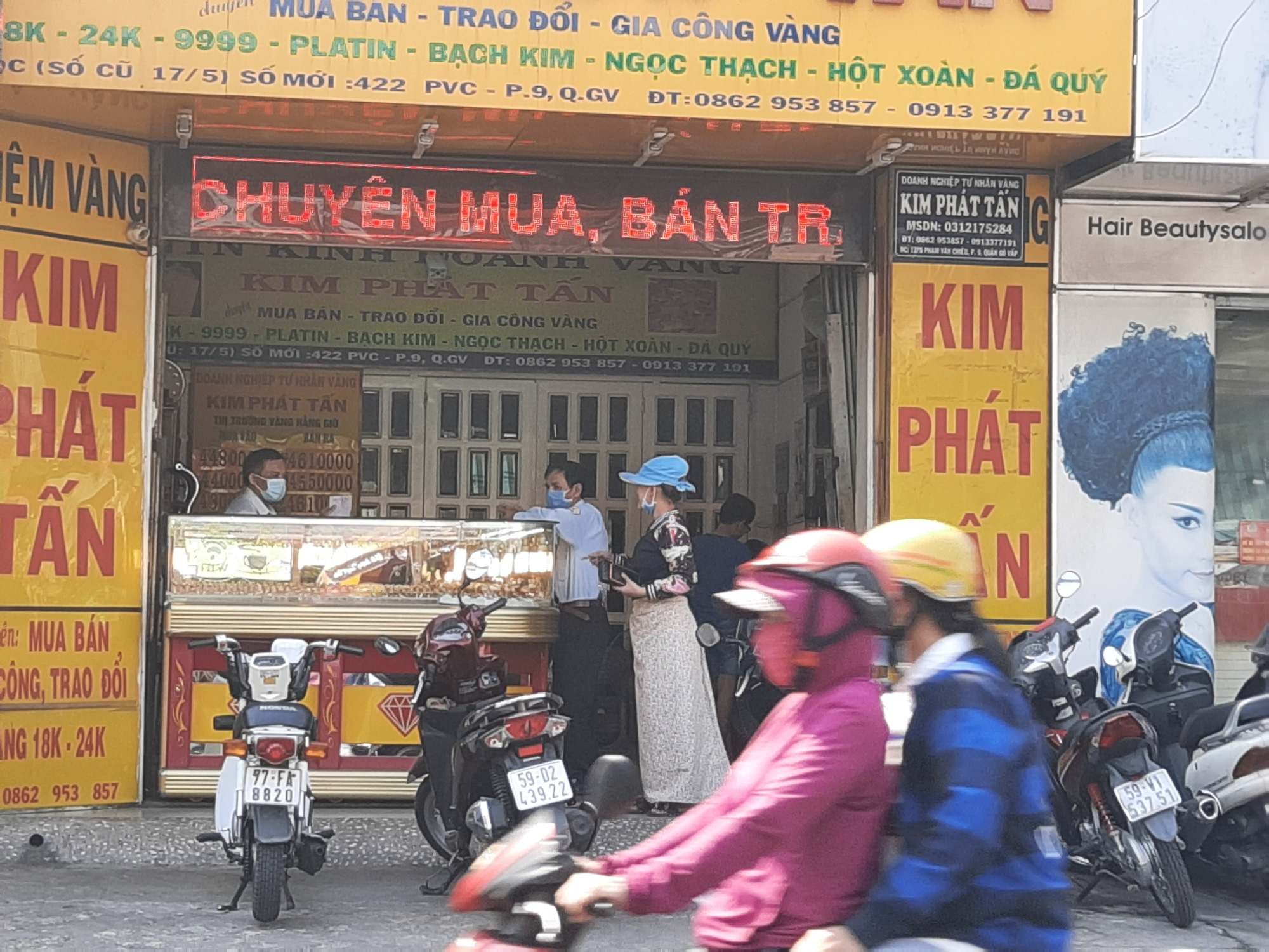 Giá vàng giảm 1,4 triệu đồng/lượng sau khi tăng sốc lên 49 triệu đồng/lượng