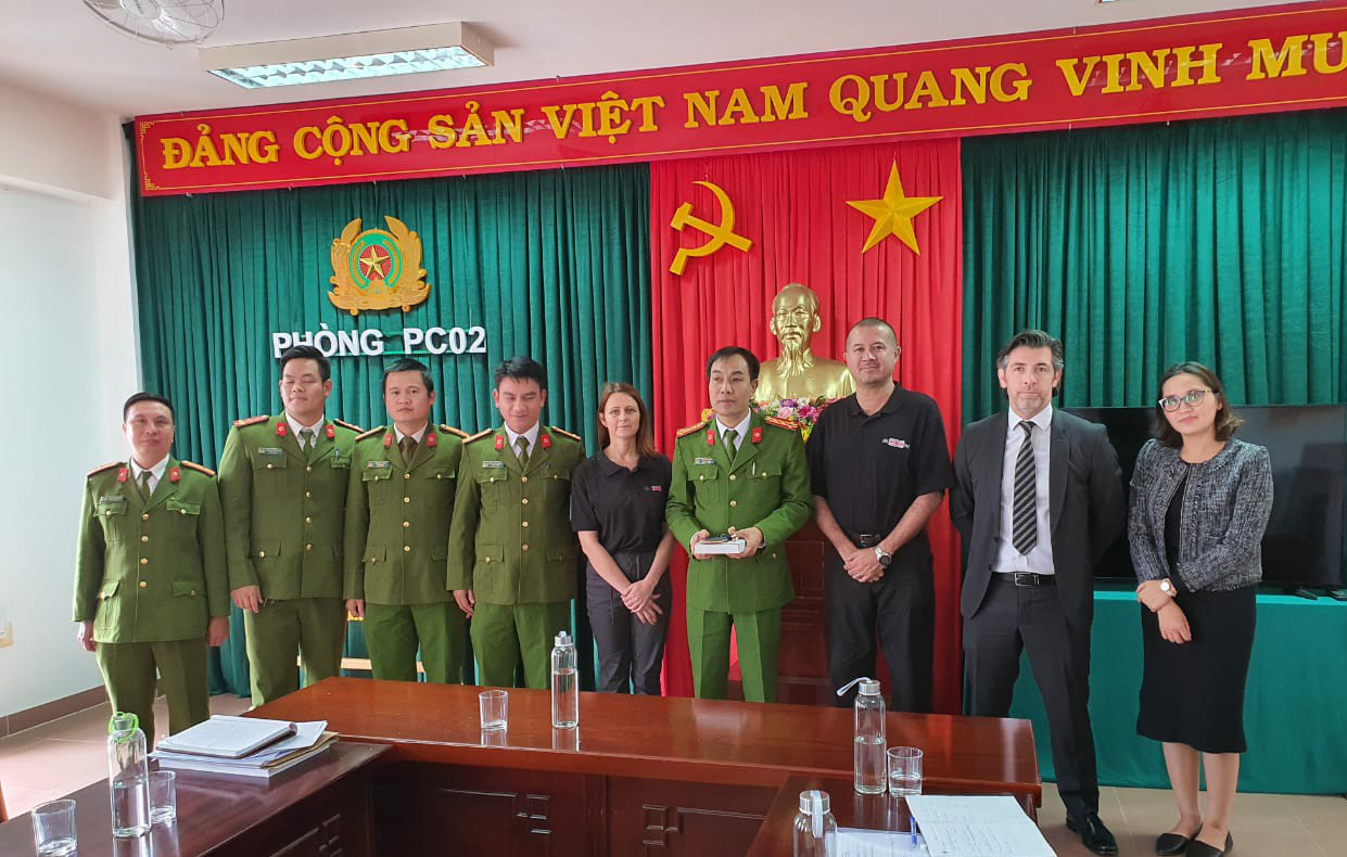 Vụ 39 người tử vong ở Anh: Cảnh sát Essex gặp gia đình các nạn nhân - Ảnh 6.