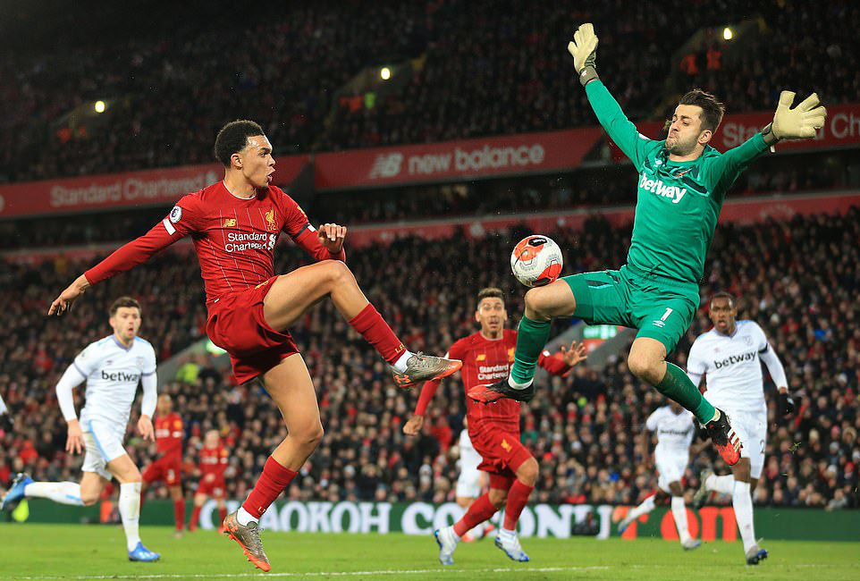 Ngược dòng ngoạn mục ở Anfield, Liverpool nối dài kỷ lục