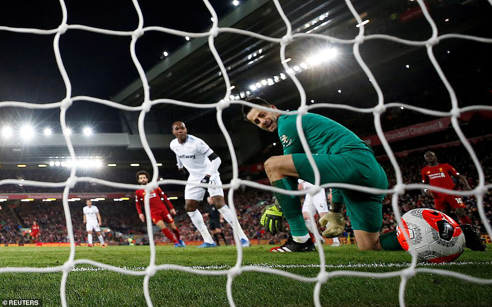 Ngược d&ograve;ng ngoạn mục ở Anfield, Liverpool nối d&agrave;i kỷ lục - Ảnh 6.