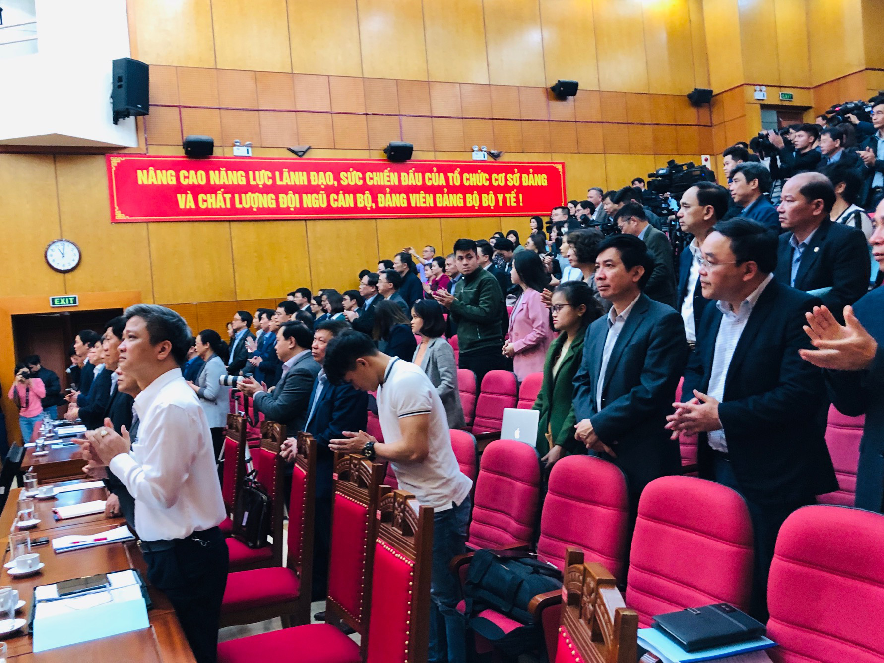 Ph&oacute; Thủ tướng c&ugrave;ng đại biểu ở 700 điểm cầu tri &acirc;n nh&acirc;n vi&ecirc;n y tế nh&acirc;n Ng&agrave;y thầy thuốc VN - Ảnh 2.