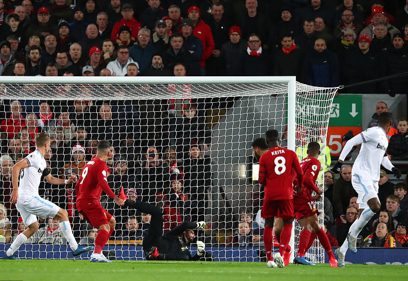 Ngược d&ograve;ng ngoạn mục ở Anfield, Liverpool nối d&agrave;i kỷ lục - Ảnh 3.