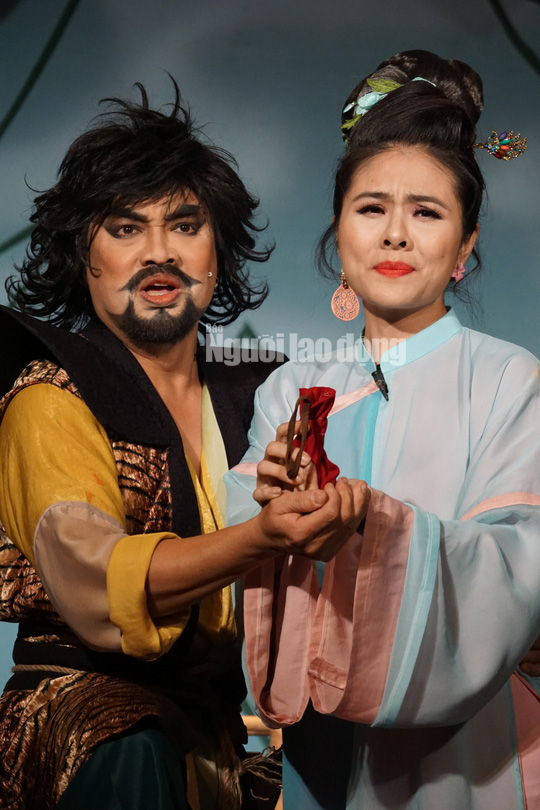 Khán giả đeo khẩu trang xem bà Tú Thành Lộc diễn - Ảnh 5.