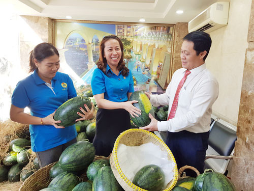 Hỗ trợ nông dân tiêu thụ nông sản