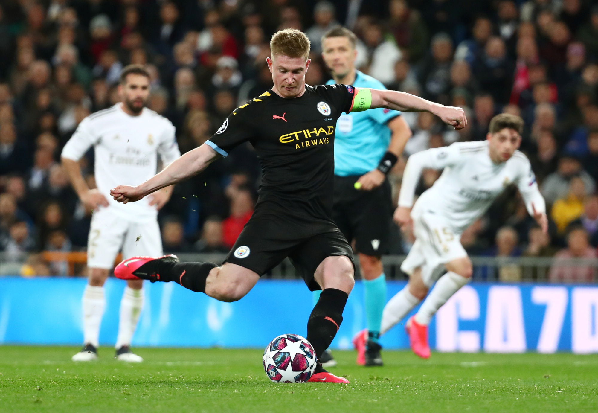 Man City ngược dòng, Real Madrid gục ngã khó tin ở Bernabeu
