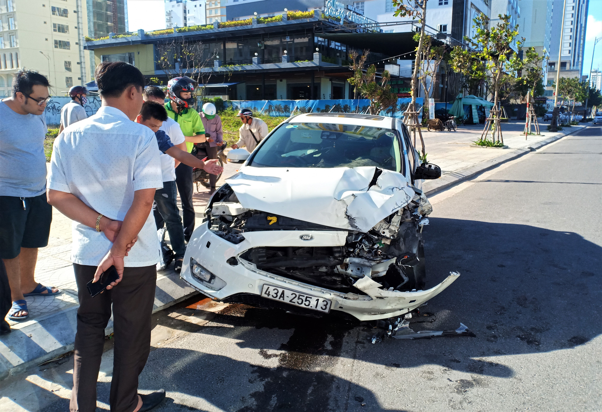 Tai nạn liên hoàn tại biển Đà Nẵng, 4 người thoát chết trong gang tấc
