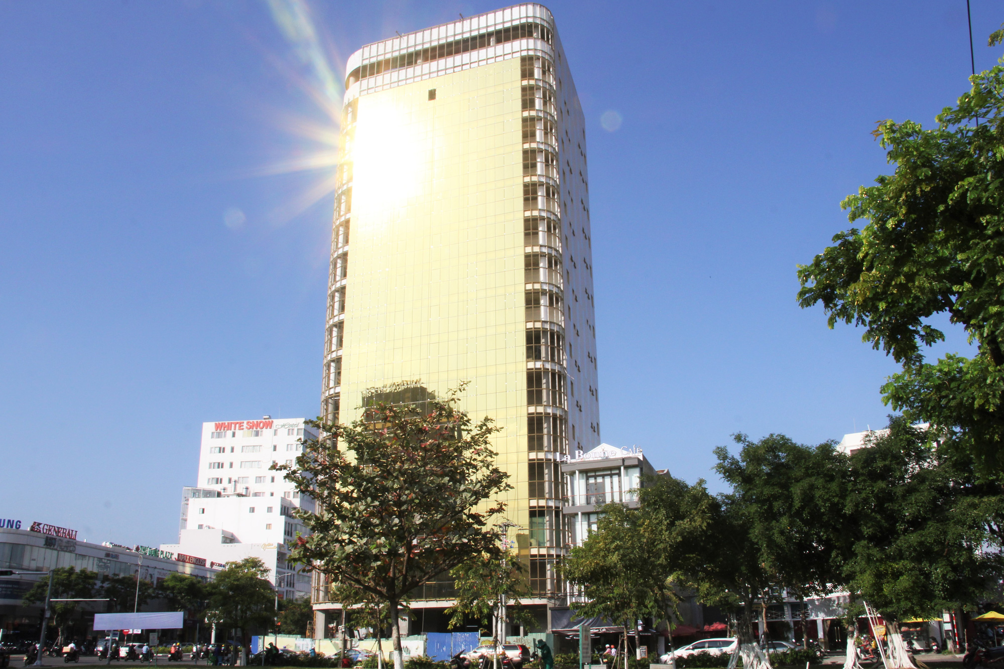 Dân lóa mắt vì kính phản quang, Sở Xây dựng Đà Nẵng lên tiếng
