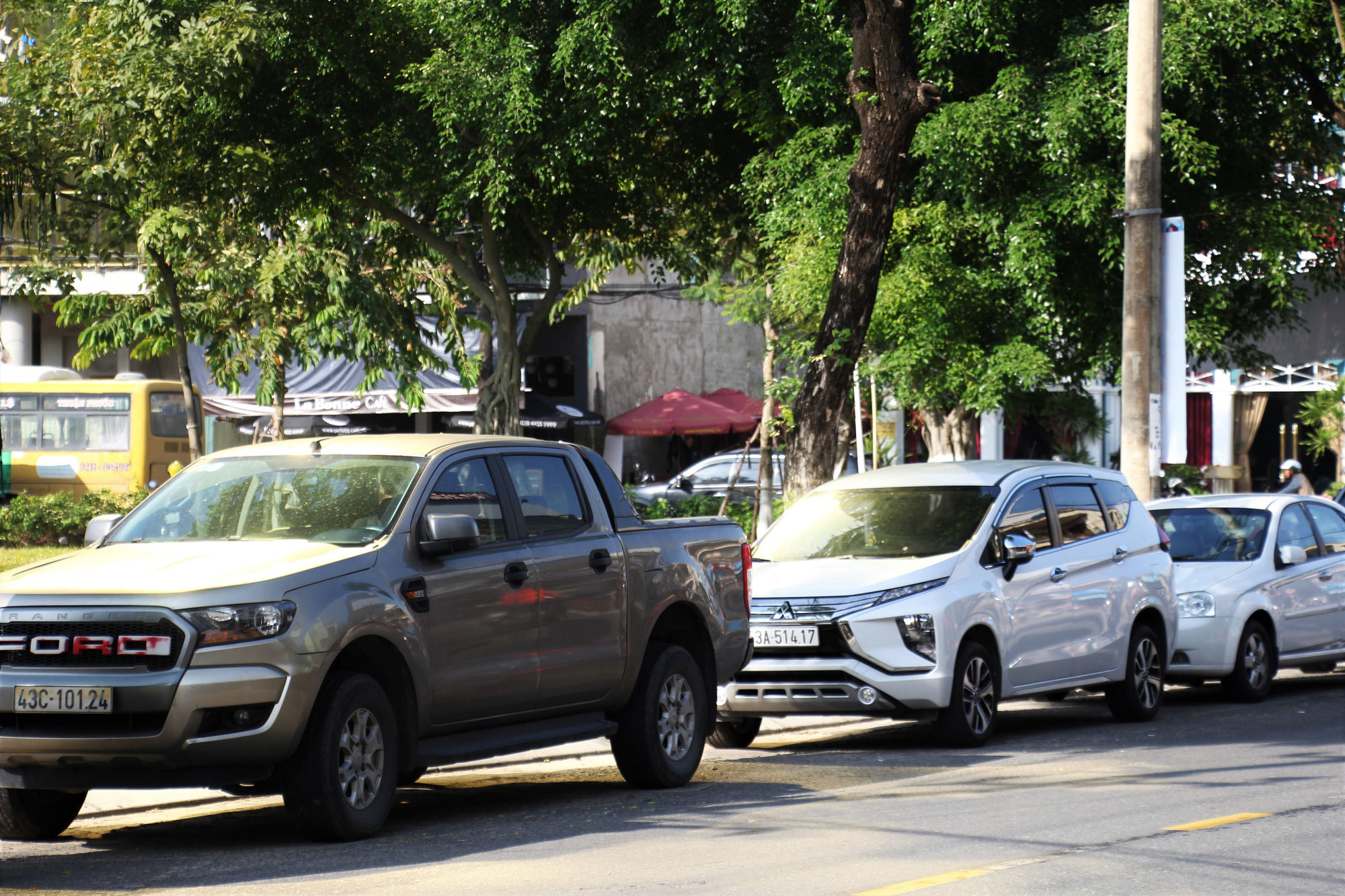 D&acirc;n l&oacute;a mắt v&igrave; k&iacute;nh phản quang, Sở X&acirc;y dựng Đ&agrave; Nẵng l&ecirc;n tiếng - Ảnh 2.