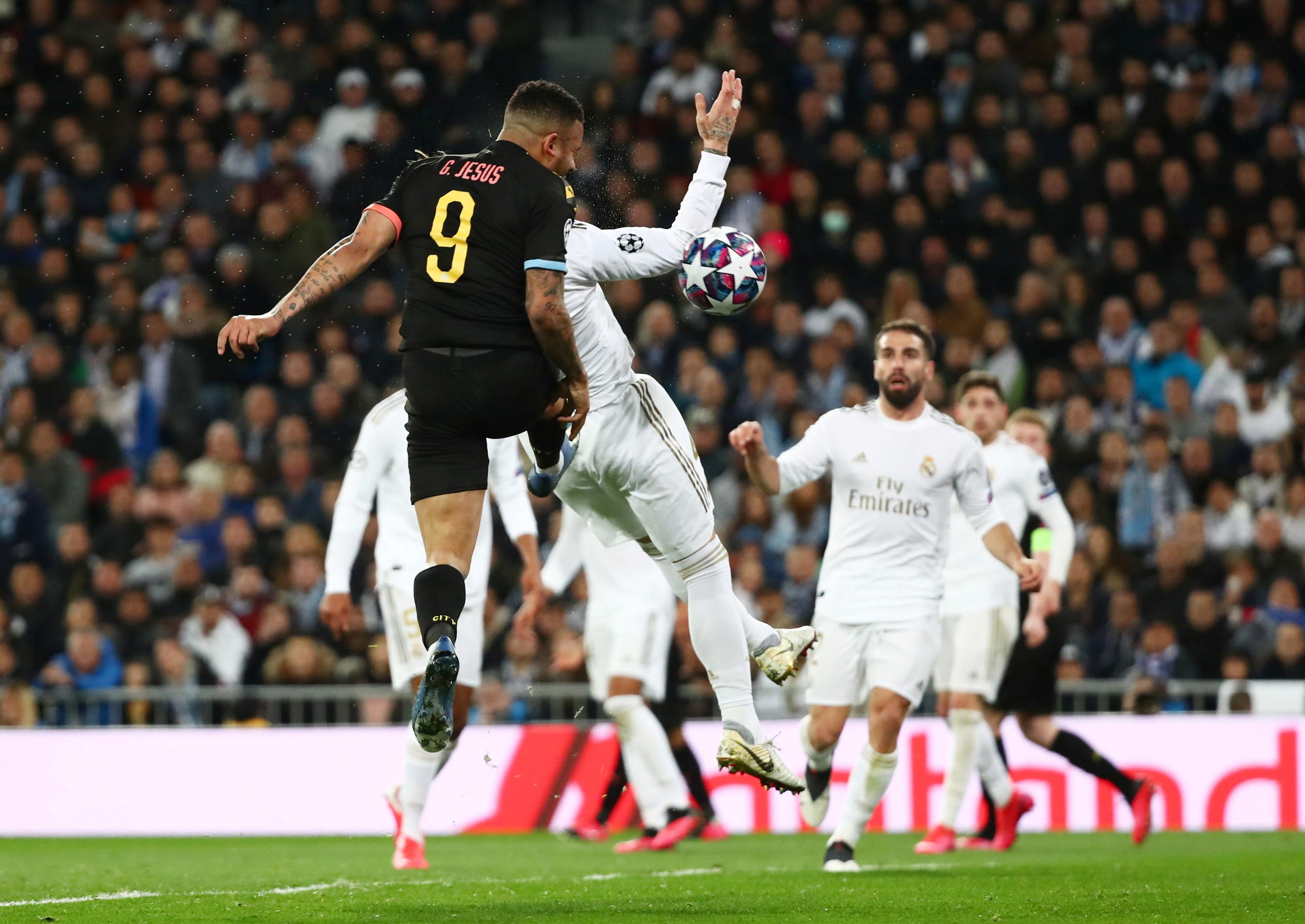 Man City ngược d&ograve;ng, Real Madrid gục ng&atilde; kh&oacute; tin ở Bernabeu - Ảnh 5.