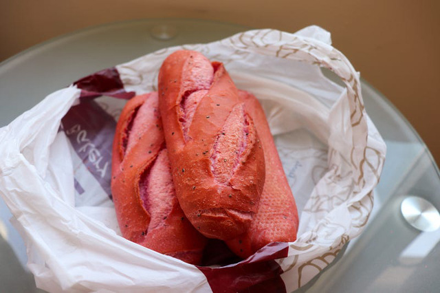 Bánh mì thanh long của Việt Nam lên báo Mỹ