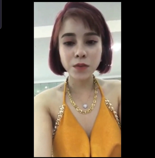 Vụ c&ocirc; g&aacute;i livestream khoe trốn c&aacute;ch ly: C&aacute;ch ly th&ecirc;m mẹ v&agrave; anh trai - Ảnh 1.