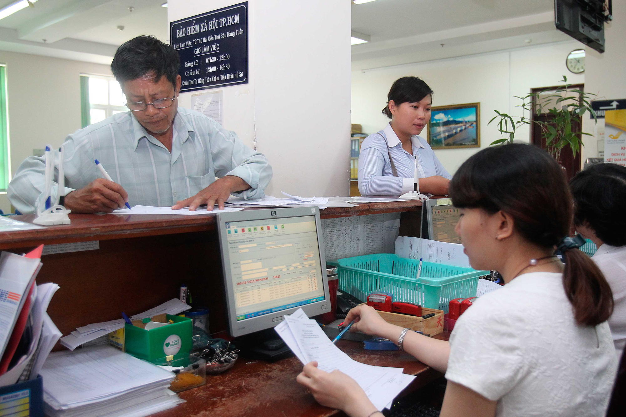 Phải tham gia BHXH bắt buộc