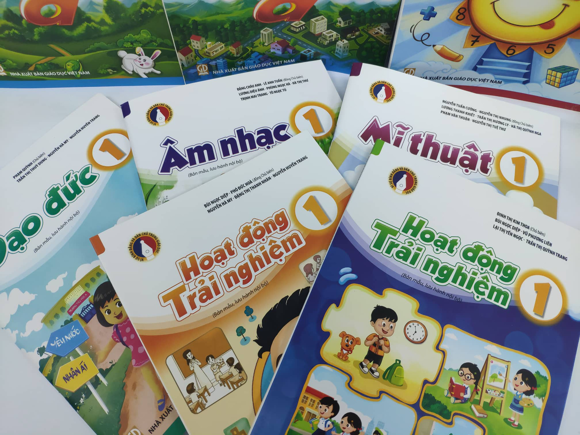 Bộ GD-ĐT phê duyệt thêm 7 sách giáo khoa lớp 1