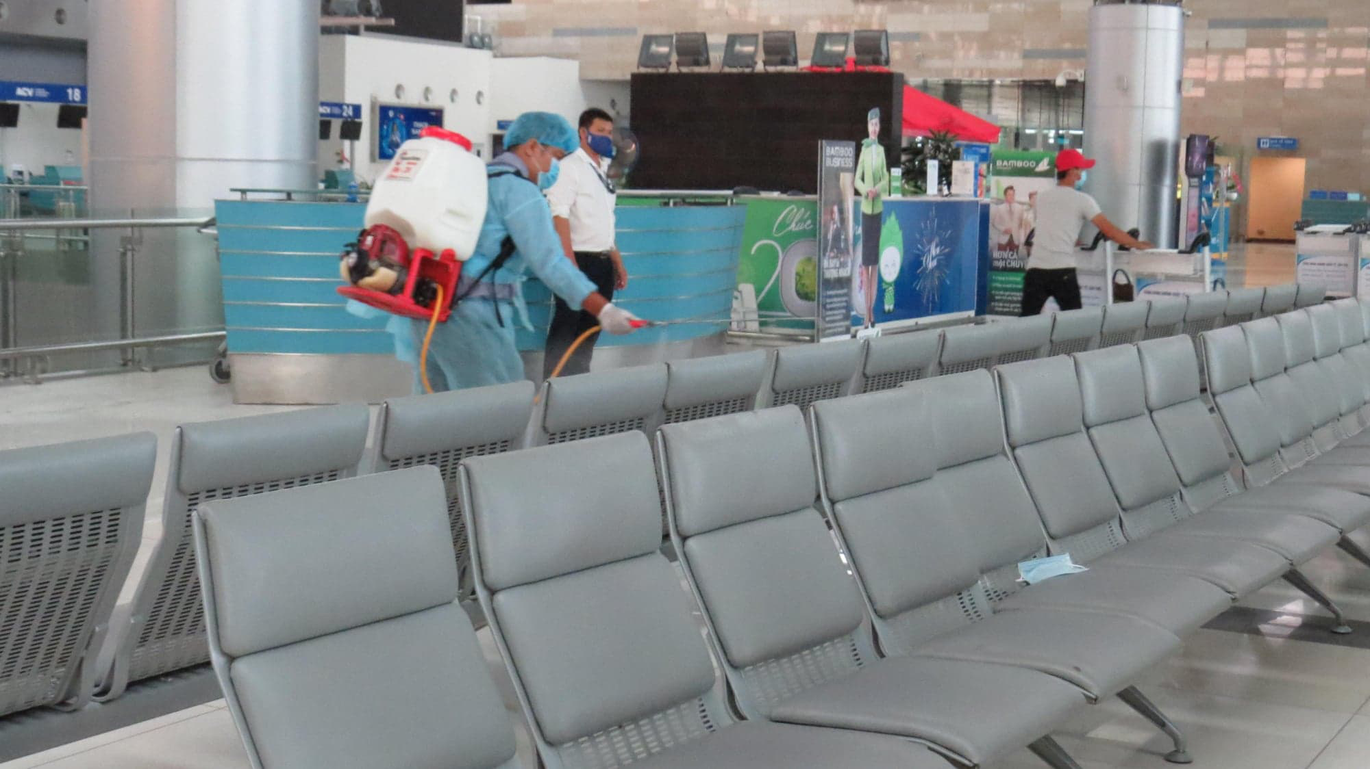 Lập phương án tiếp nhận nhiều người Việt từ vùng dịch Hàn Quốc tại sân bay - Ảnh 1.