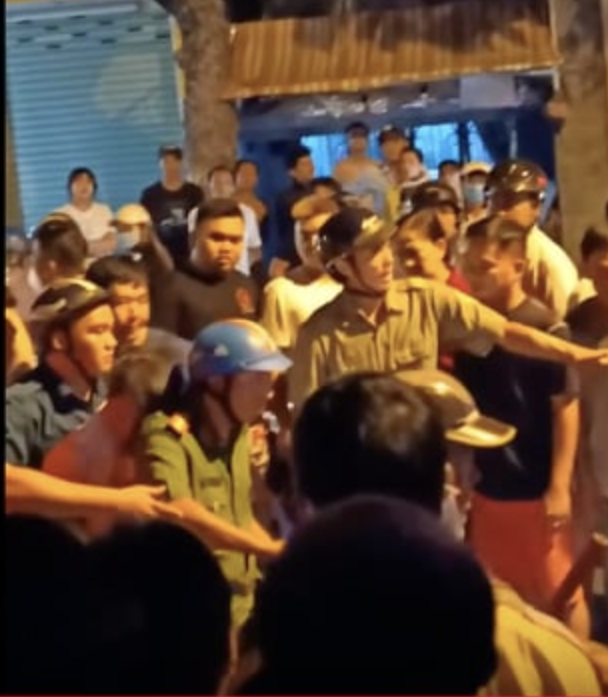 Vừa thực hiện hành vi dâm ô xong, gã đàn ông bị cha cháu bé phát hiện