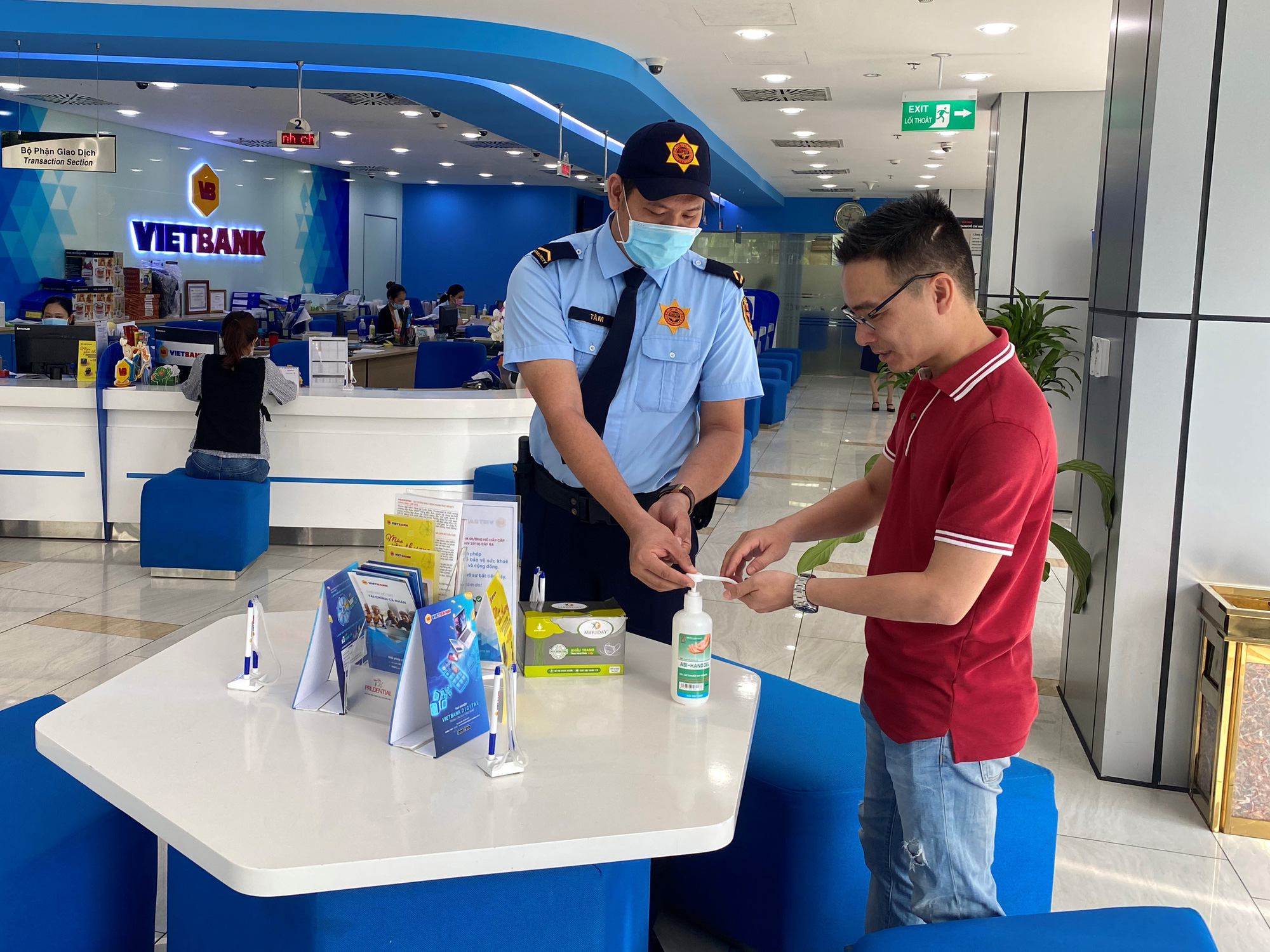 Hỗ trợ doanh nghiệp vượt qua Covid -19, Vietbank giảm 1% lãi suất, miễn phí dịch vụ - Ảnh 2.