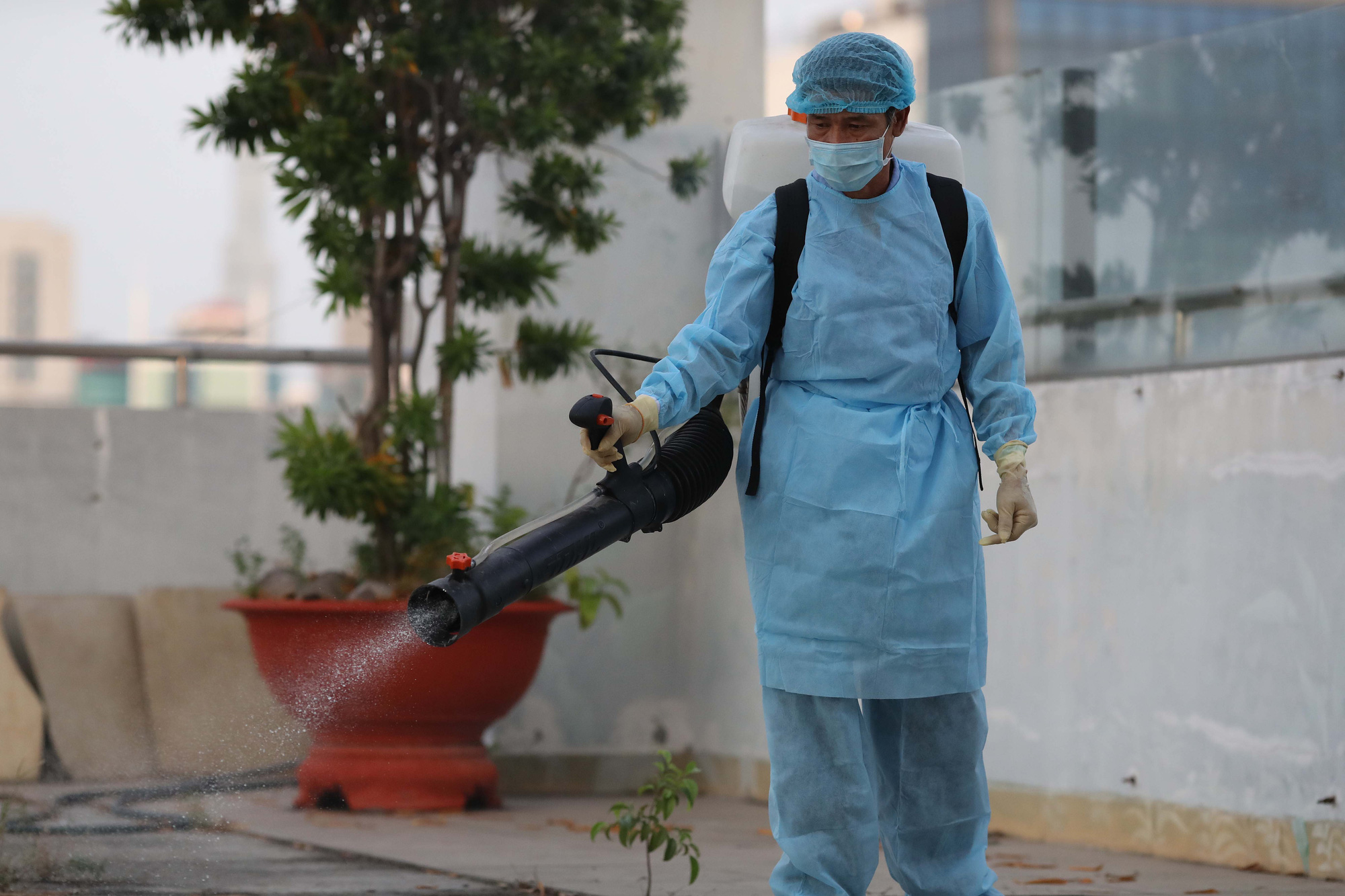 Covid-19: Mở rộng gi&aacute;m s&aacute;t y tế để kiểm so&aacute;t dịch bệnh - Ảnh 1.