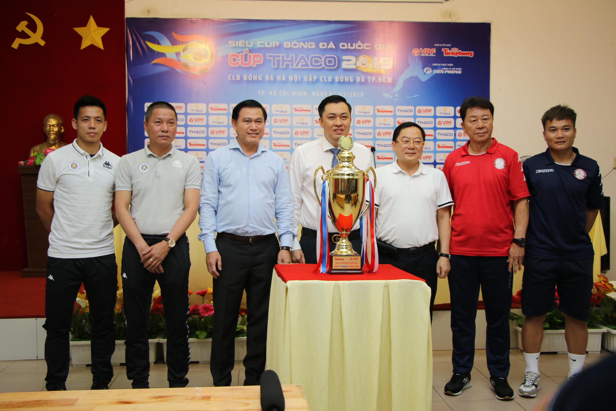 Công Phượng đấu Quang Hải