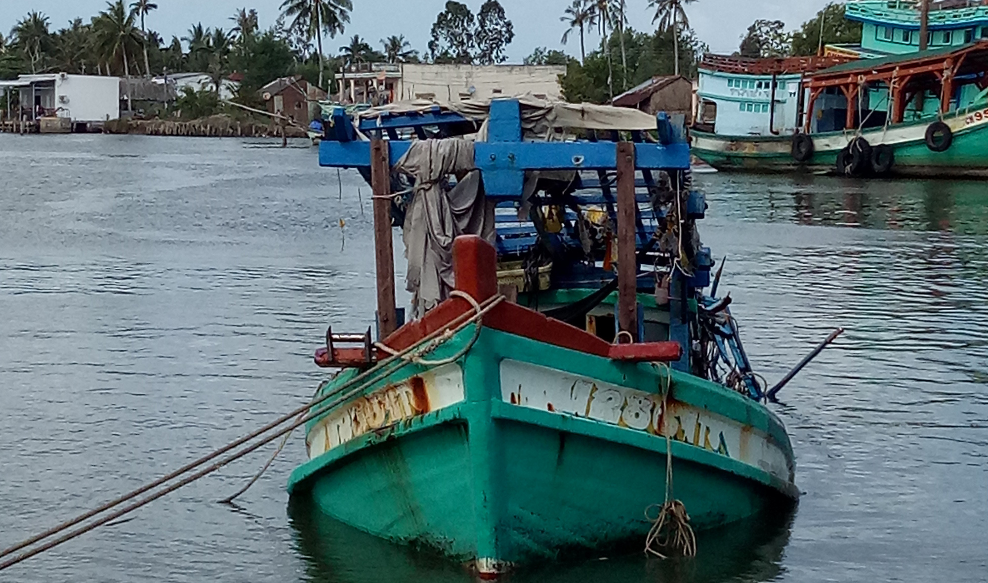 Kẹt trong hầm khi tàu chìm, 3 người chết thương tâm