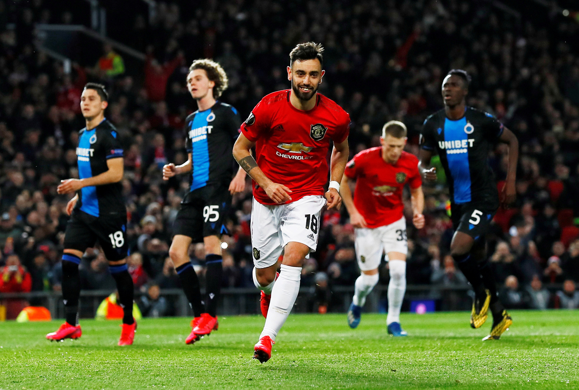Nhận lá thăm may mắn, Man United thành ứng viên vô địch
