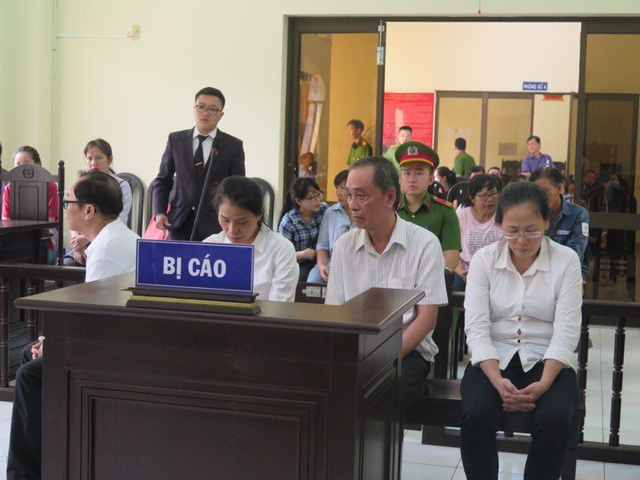 Người đưa hối lộ thoát tội vì chủ động khai báo, tố cáo
