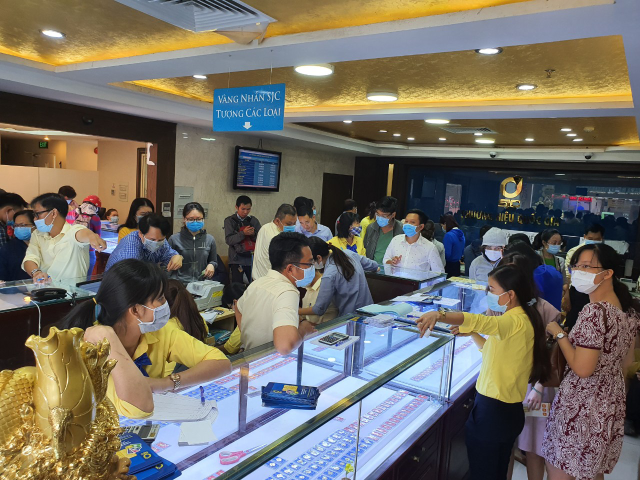 Người mua vàng ngày vía Thần Tài lỗ nặng