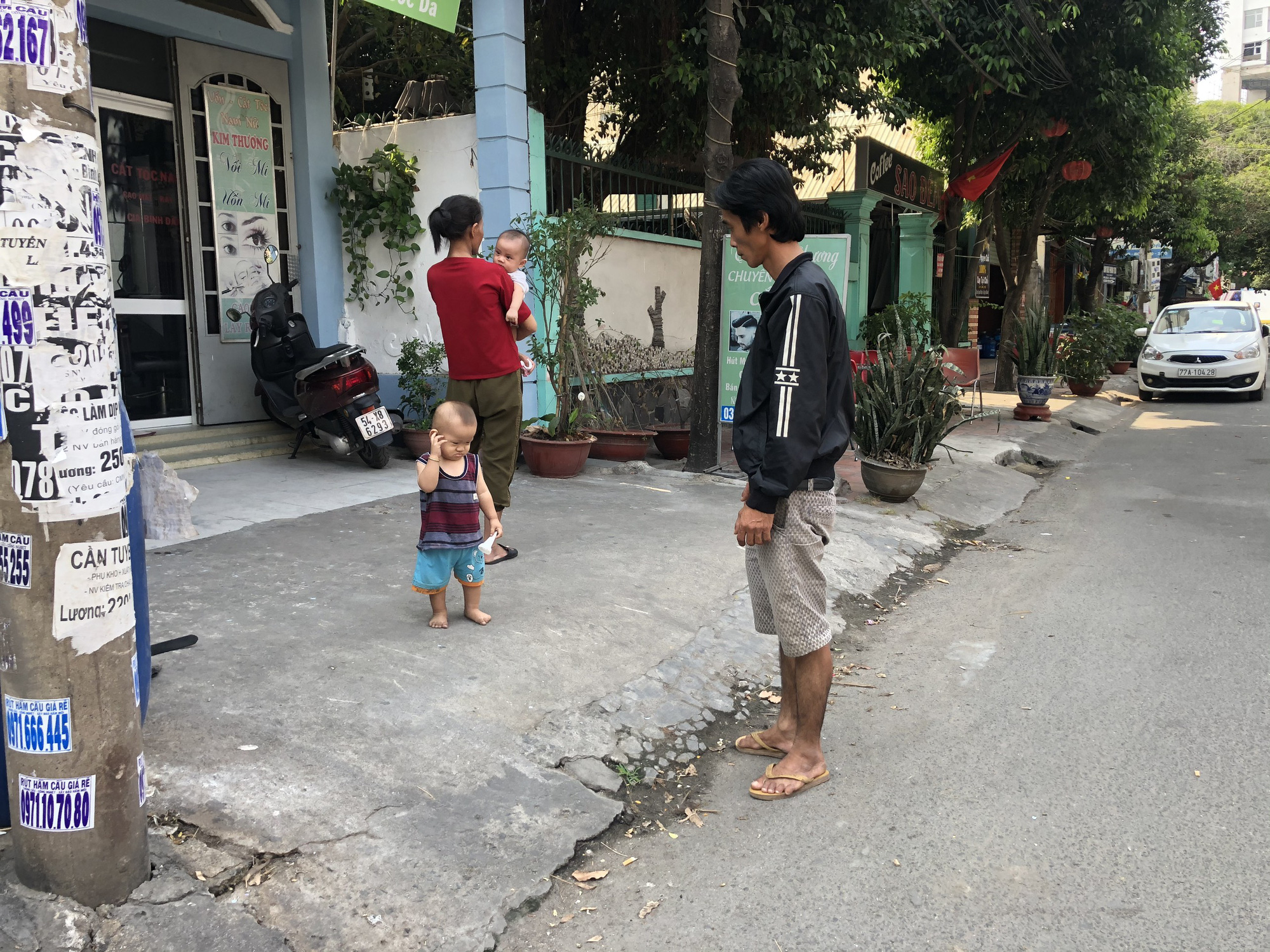 Công nhân vất vả tìm chỗ gởi con mùa chống dịch Corona