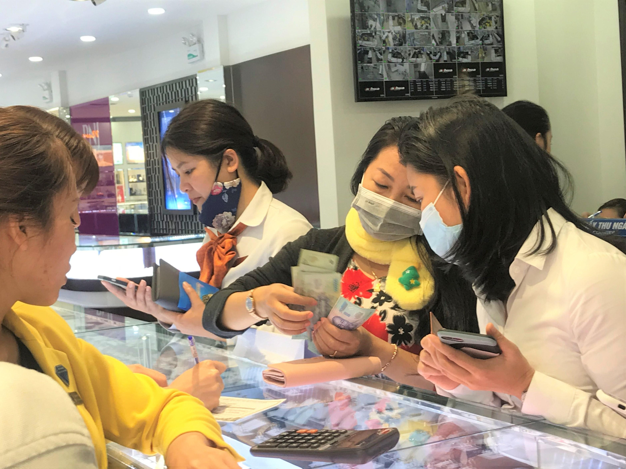 Diễn biến lạ trên thị trường vàng trong ngày Thần Tài