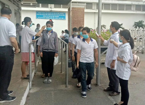 Công nhân chật vật tìm chỗ gửi con