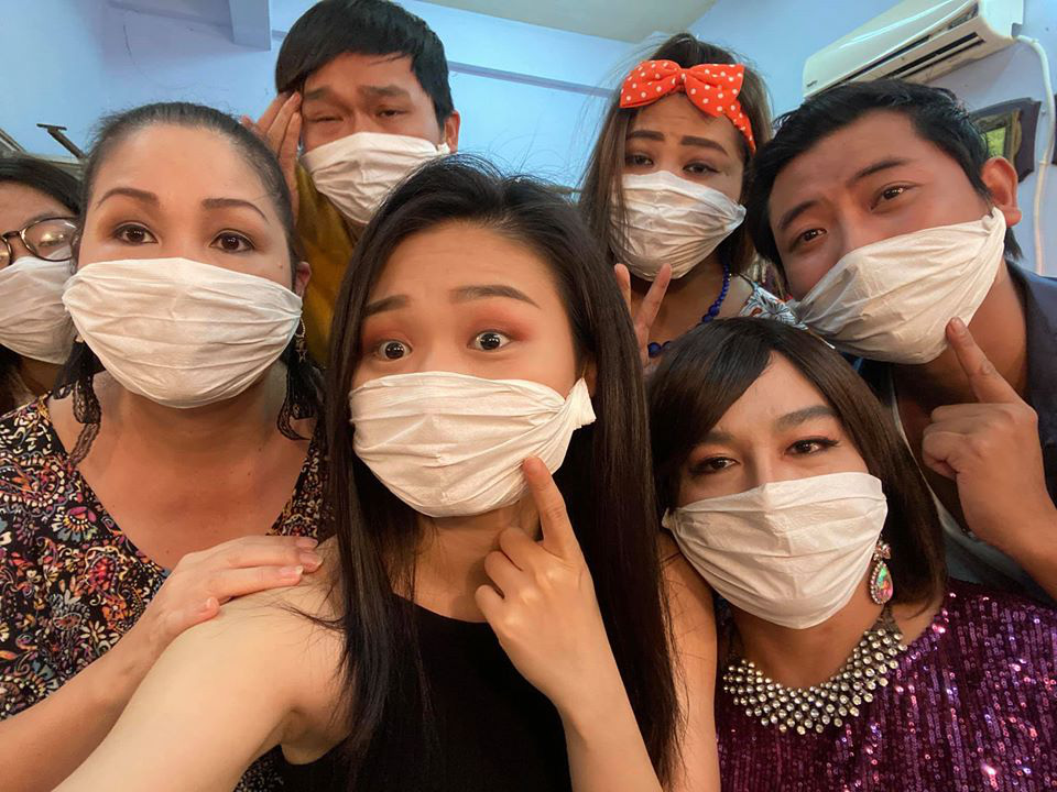 Sàn kịch cố gắng sáng đèn trước dịch bệnh virus corona - Ảnh 2.