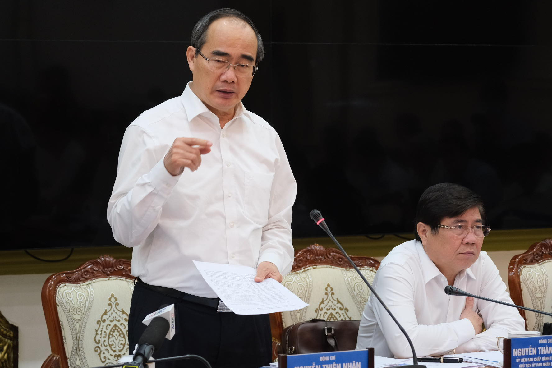 Để dịch corona bùng phát thì không bệnh viện dã chiến nào chứa nổi!
