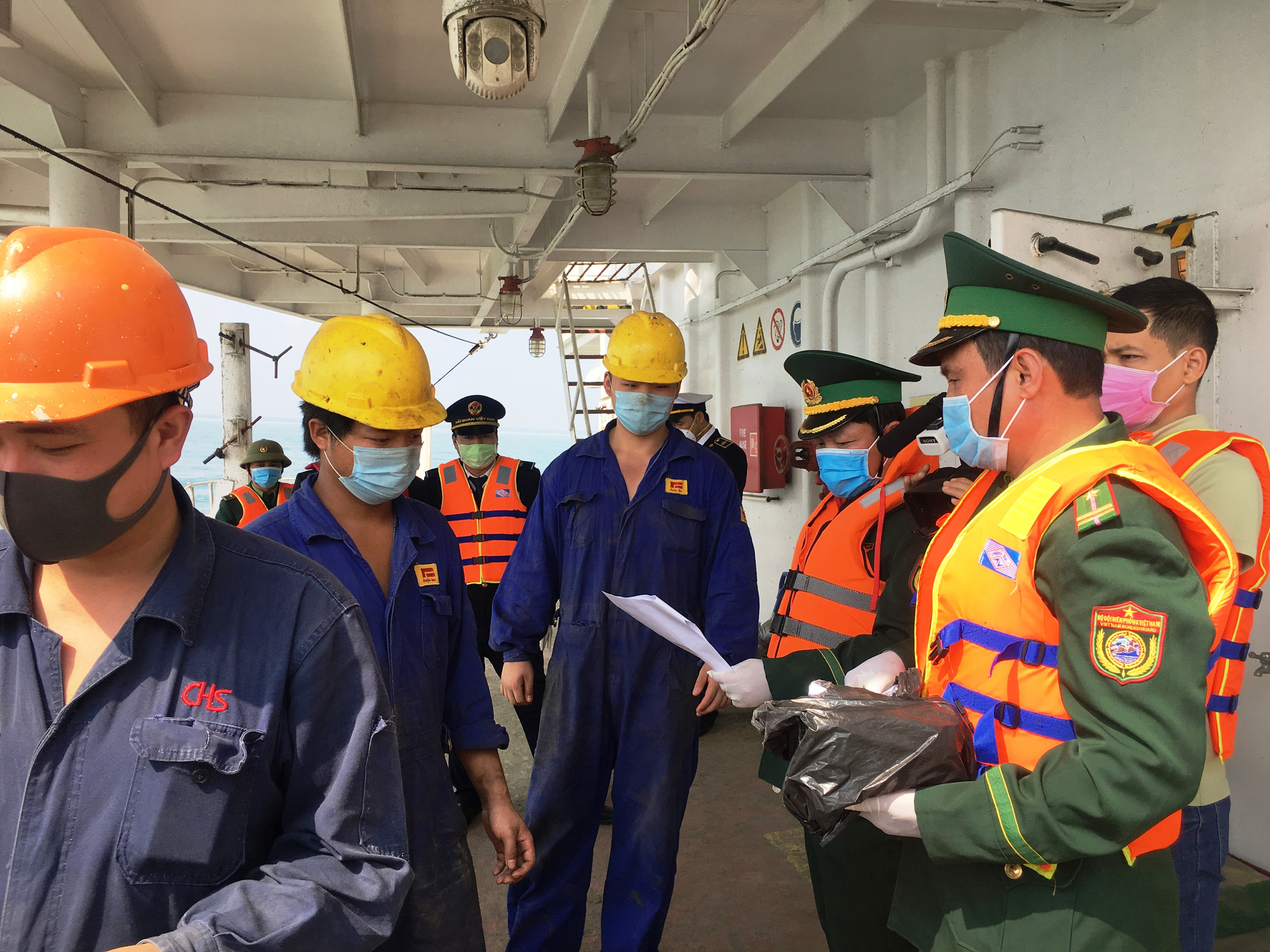 Quảng Bình- Bình Định: Theo dõi chặt chẽ hàng trăm thuyền viên người Trung Quốc