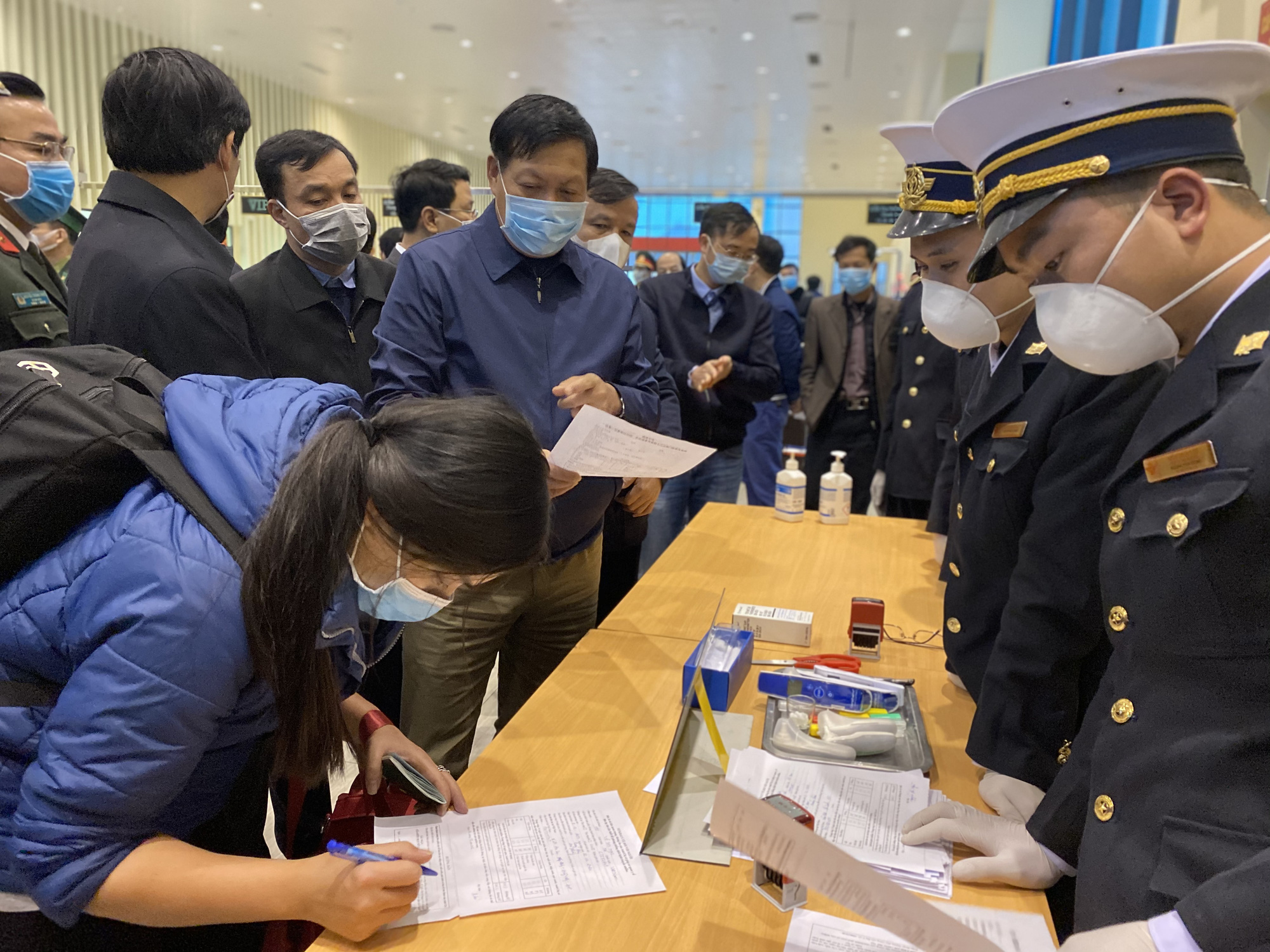 Hà Nội đang cách ly 14 trường hợp nghi nhiễm virus corona