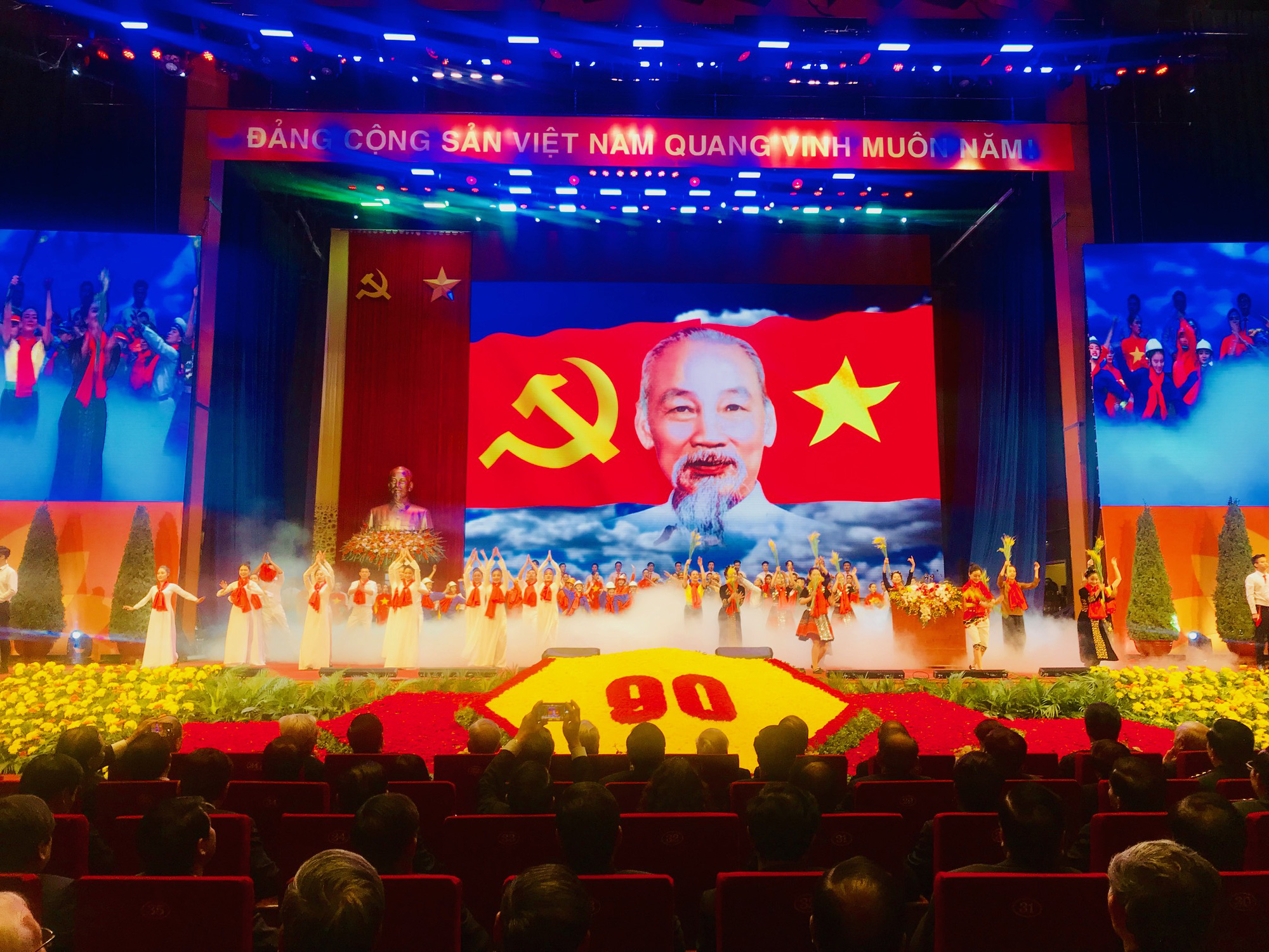 Tổng B&iacute; thư, Chủ tịch nước: Đẩy mạnh x&acirc;y dựng, chỉnh đốn Đảng l&agrave; vấn đề sống c&ograve;n - Ảnh 2.