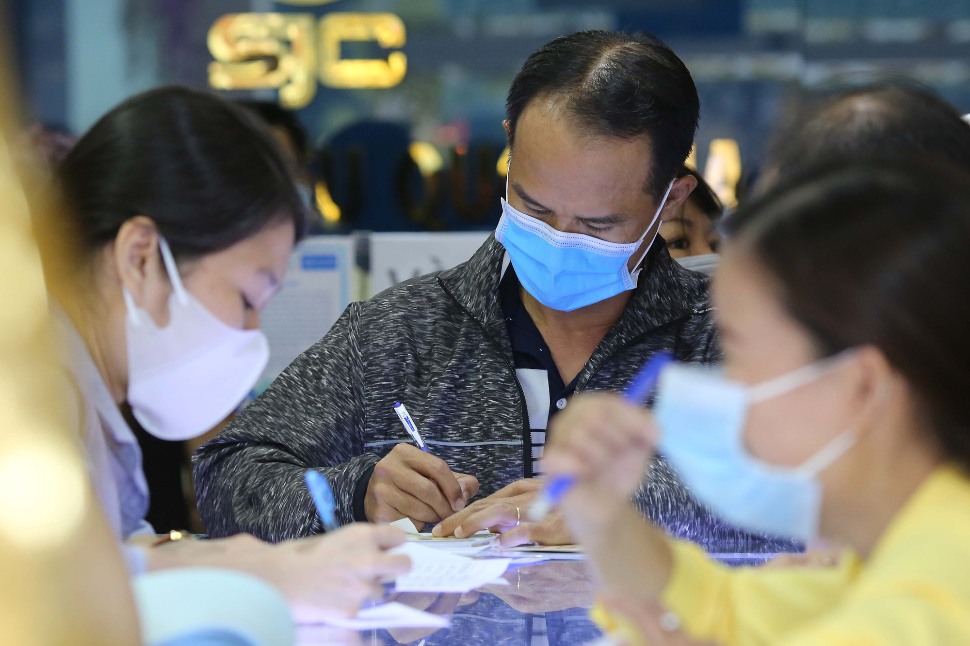 Gi&aacute; v&agrave;ng SJC ng&agrave;y 27 - 1: Đứng vững ở mức cao lịch sử - Ảnh 2.