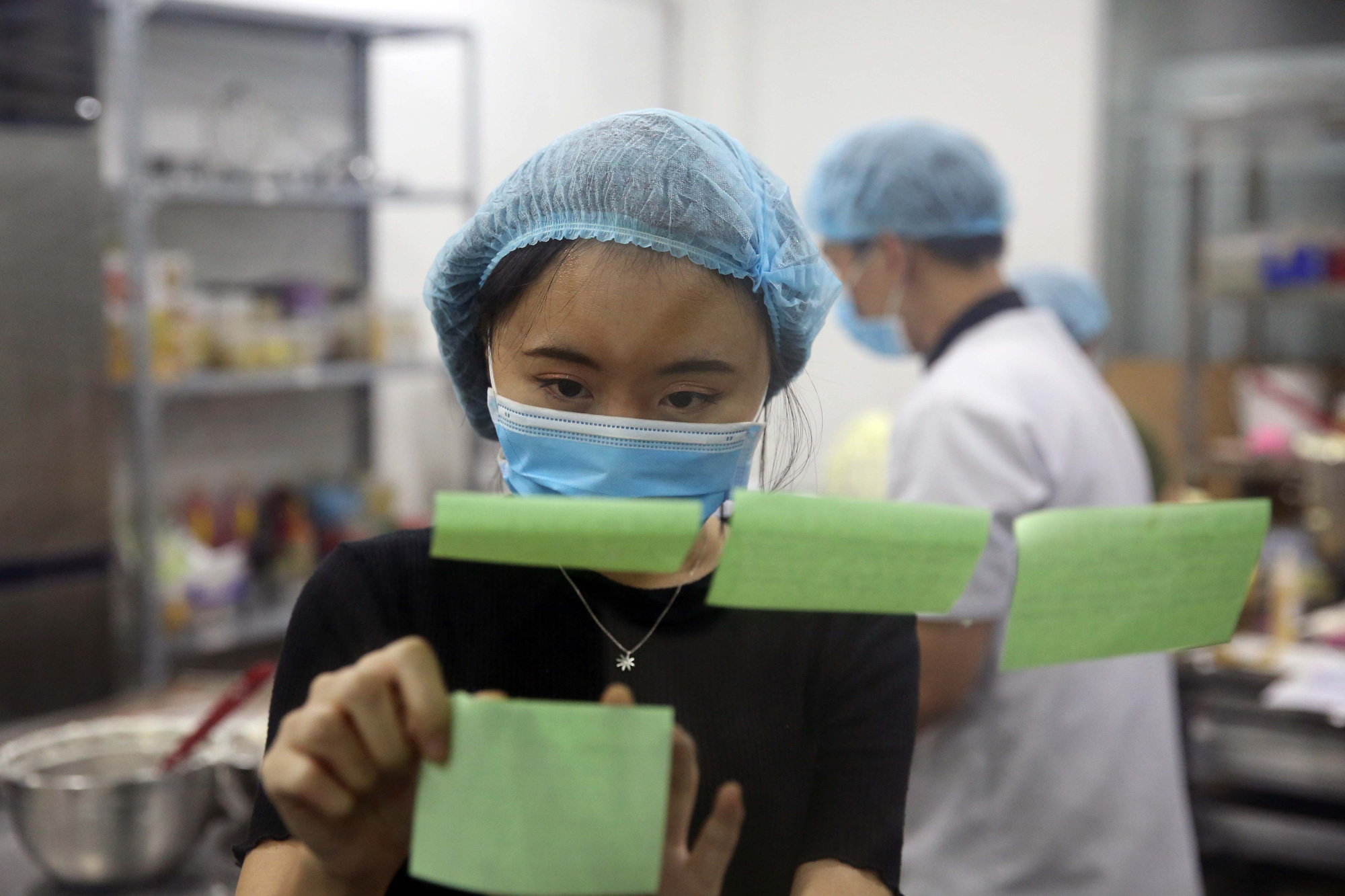 B&aacute;nh hũ v&agrave;ng gi&aacute; bạc triệu trong ng&agrave;y v&iacute;a Thần T&agrave;i  - Ảnh 8.