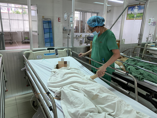 Hy hữu cứu sống sản phụ mang thai ngoài tử cung, 10 năm không há miệng - Ảnh 1.