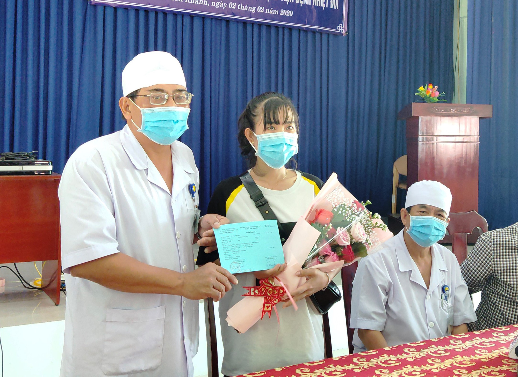 Khánh Hòa: Niềm vui vỡ òa của nữ lễ tân nhiễm virus corona được xuất viện