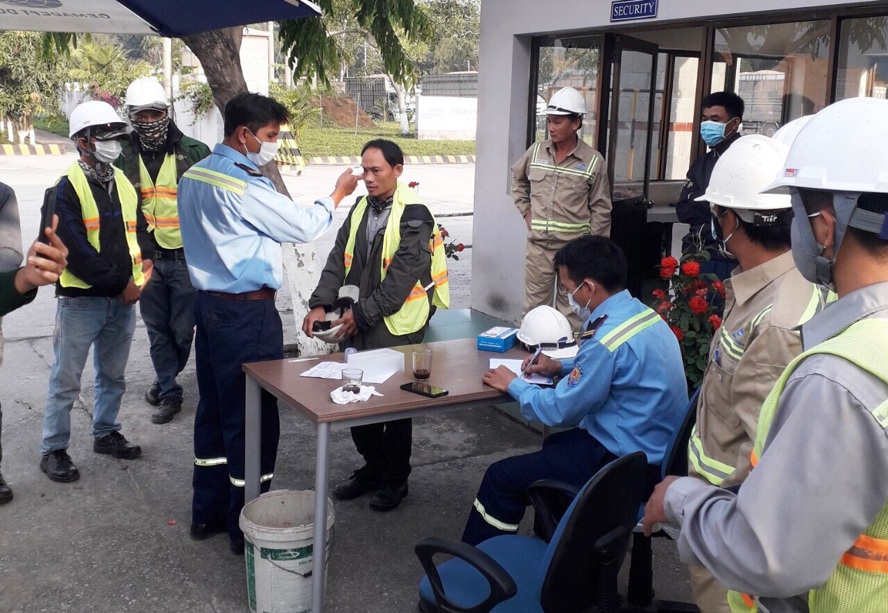 Nhiều lao động người Trung Quốc về qu&ecirc; ăn Tết trở lại Quảng Ng&atilde;i l&agrave;m việc kh&ocirc;ng bị c&aacute;ch ly - Ảnh 2.