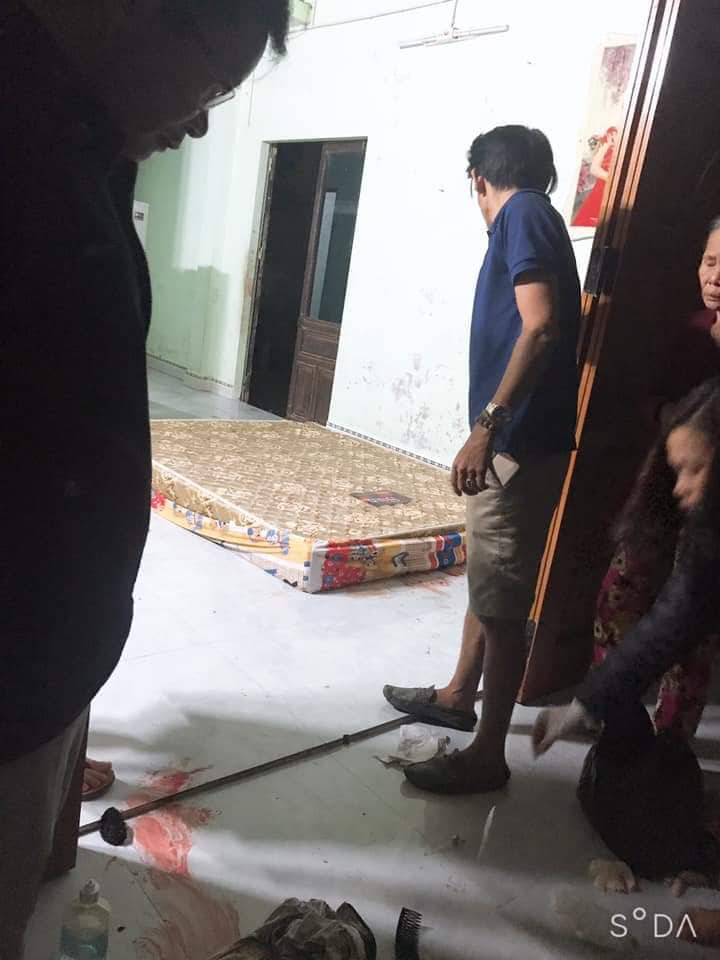 Nửa đ&ecirc;m, nam thanh ni&ecirc;n x&ocirc;ng v&agrave;o nh&agrave; đ&acirc;m người phụ nữ nguy kịch - Ảnh 1.