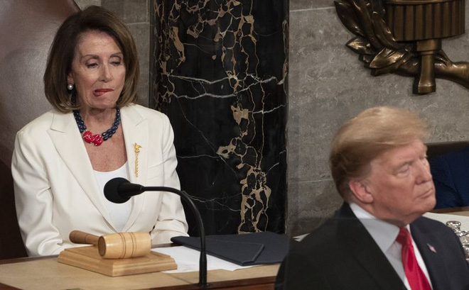Donald Trump và Nancy Pelosi: Những hình ảnh đầy biểu cảm - Ảnh 5.
