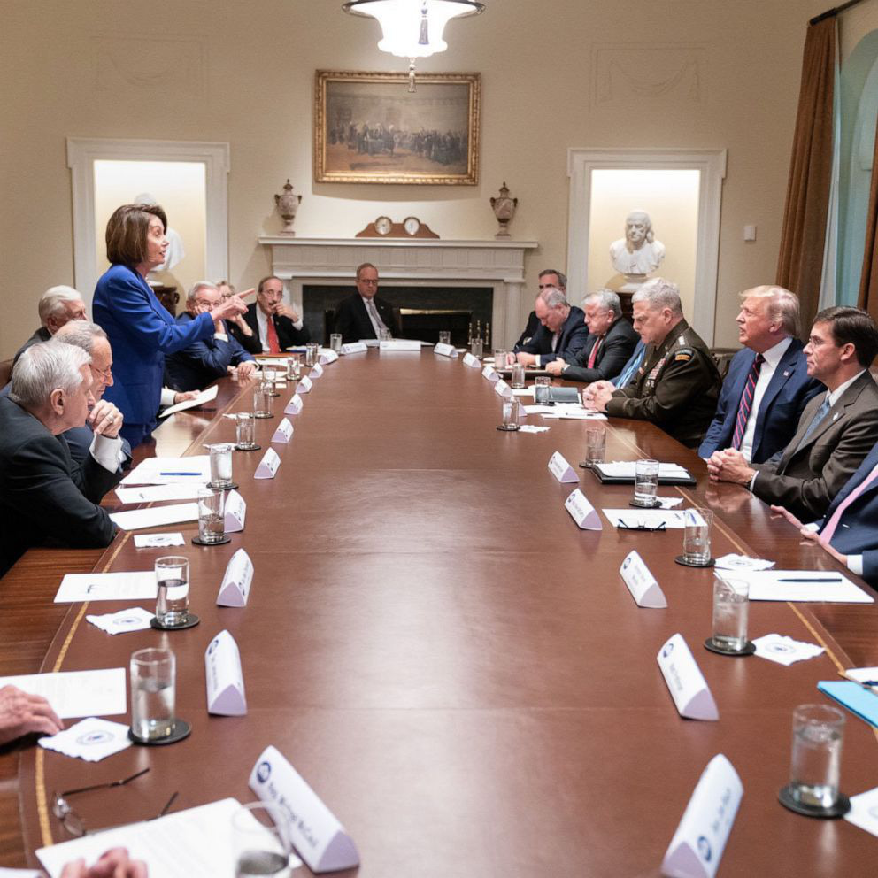 Tổng thống Trump &ndash; b&agrave; Pelosi: Đụng độ vượt ngo&agrave;i kiểm so&aacute;t - Ảnh 3.